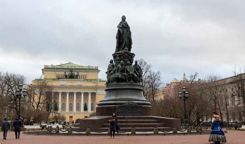 Памятник Екатерине II – экскурсии и программы для детей от 320 рублей