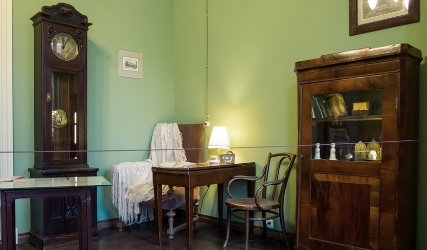 Петербург Ахматовой с посещением Музея Анны Ахматовой в Фонтанном Доме (для заказных групп) – автобусные экскурсии для организованных групп от 1160 рублей