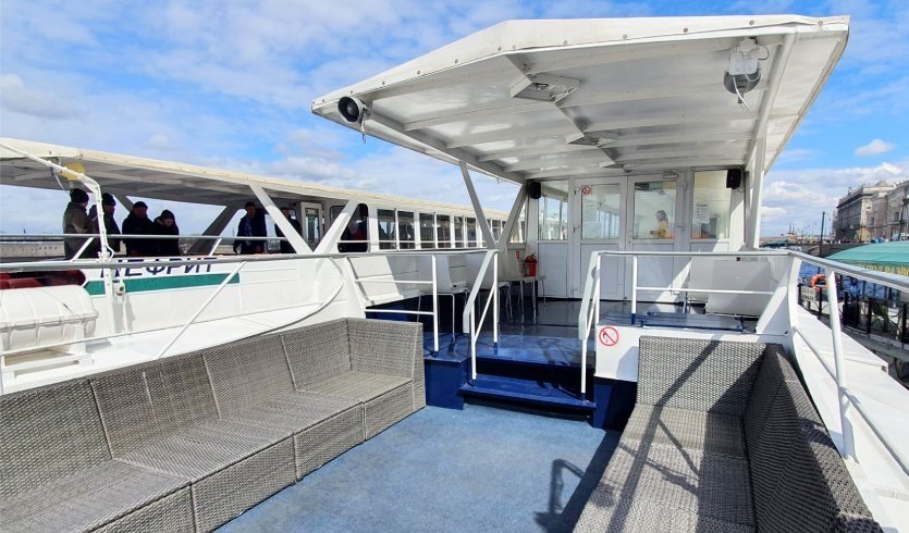 Теплоход «Глория» – аренда теплохода от 16000 рублей