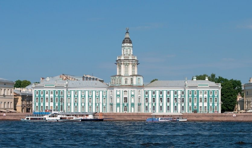 Вид на здание Кунсткамеры – водные обзорные от 1800 рублей Вид на здание Кунсткамеры – водные обзорные от 1800 рублей