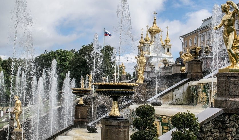 Фонтаны в парке в Петергофе – сборные туры в Санкт-Петербург от 17920 рублей Фонтаны в парке в Петергофе – сборные туры в Санкт-Петербург от 17920 рублей