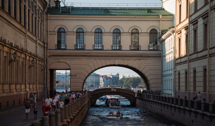 Зимняя канавка – водные экскурсии по рекам и каналам от 1100 рублей