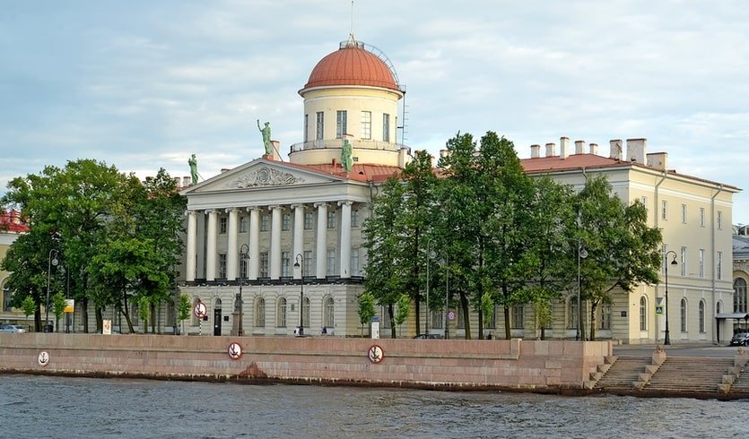 Вид на Пушкинский дом – интерьерные экскурсии от 1100 рублей