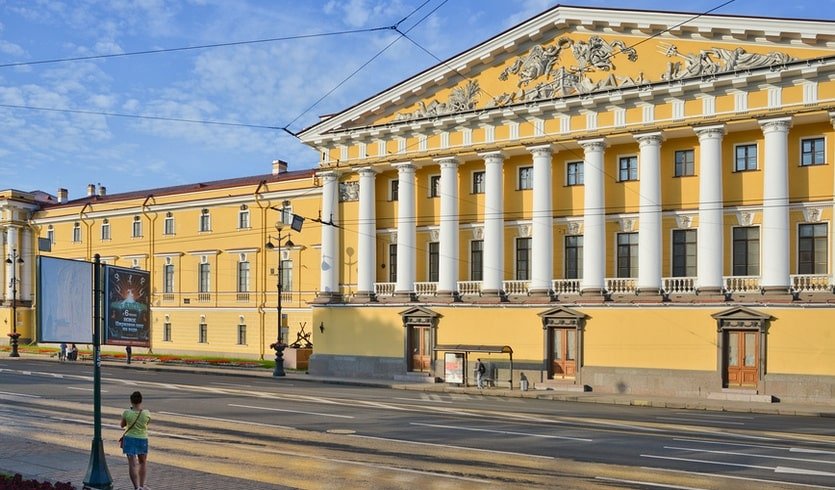 Здание Адмиралтейства со стороны дороги – сборные экскурсии для школьников в Санкт-Петербурге от 590 рублей