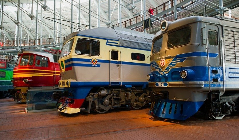 Фрагмент экспозиции локомотивов в Музее железных дорог России – сборные экскурсии, мастер-классы, квесты для школьников в Санкт-Петербурге от 1200 рублей