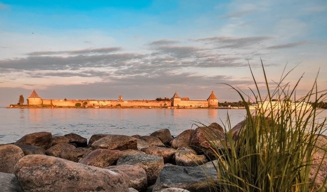 Крепость Орешек – на ретропоезде