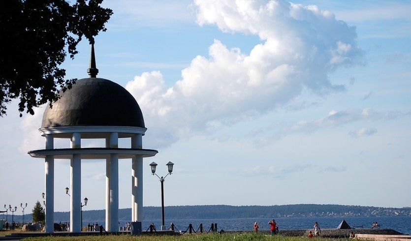 Беседка на набережной Онежского озера – туры в Карелию от 23950 рублей Беседка на набережной Онежского озера – туры в Карелию от 23950 рублей