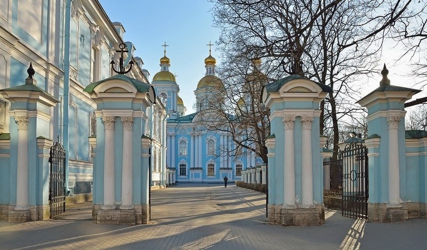 Въезд в Николо-Богоявленский Морской собор – музеи Въезд в Николо-Богоявленский Морской собор – музеи