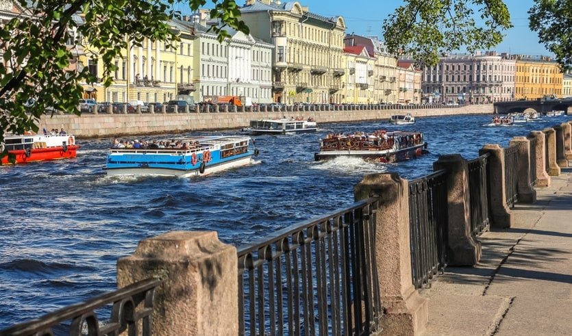 Обложка статьи Чем заняться в Санкт-Петербурге в жаркую погоду
