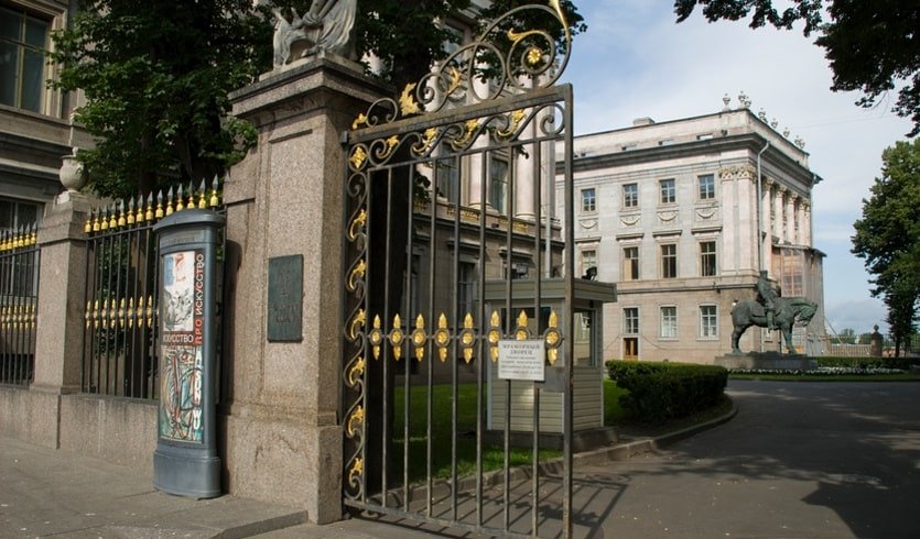 Музы Миллионной улицы – фото №6 – Фотобанк Лори/ Татьяна Князева Музы Миллионной улицы – Пешеходные экскурсии