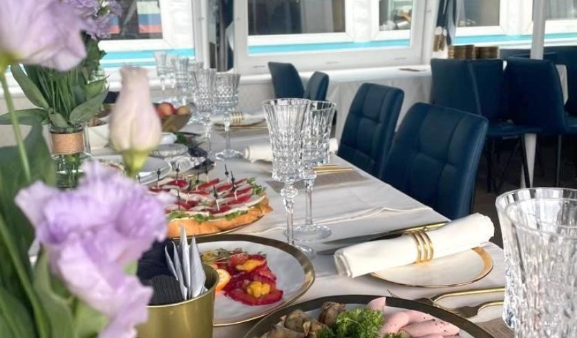 Теплоход «Глория» – аренда теплохода от 16000 рублей