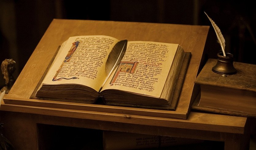 Старинная книга — Экскурсии для школьников в Санкт-Петербурге от 160 рублей