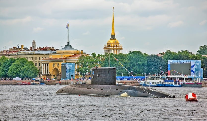 Парад военных кораблей — прогулка на катере — фото № 2 — Фотобанк Лори / Сергей Афанасьев Парад военных кораблей — прогулка на катере — Индивидуальные (VIP) экскурсии и туры в Санкт-Петербурге