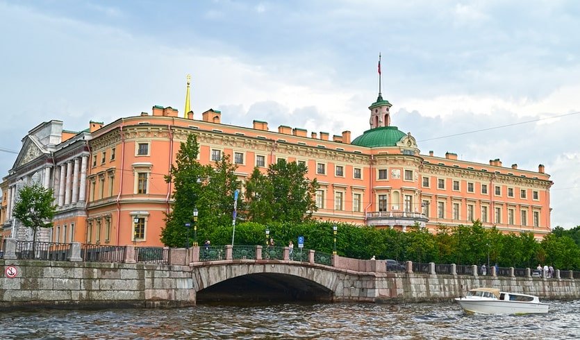 Инженерный замок – автобусные экскурсии от 1700 рублей