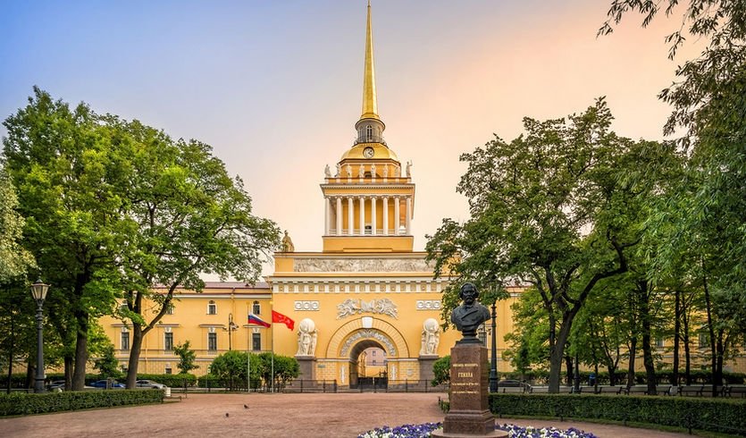 Обзорная экскурсия с Русским музеем — фото № 4 — Фотобанк Лори / Юлия Батурина Обзорная экскурсия с Русским музеем — автобусная экскурсия от 1000 руб.