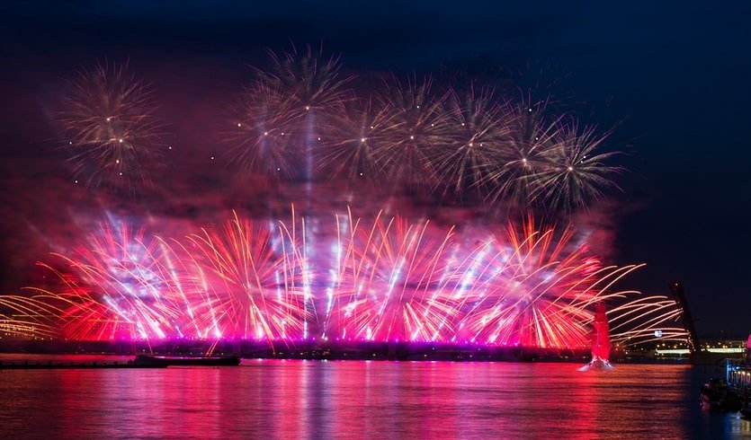 Шоу «Алые Паруса» с крыш Петербурга – фото №4 – Фотобанк Лори / Литвяк Игорь Шоу «Алые Паруса» с крыш Петербурга – по крышам Петербурга от 1500 рублей