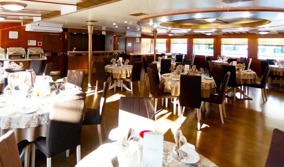 Ресторан-бар «Нева» Ресторан-бар «Нева»