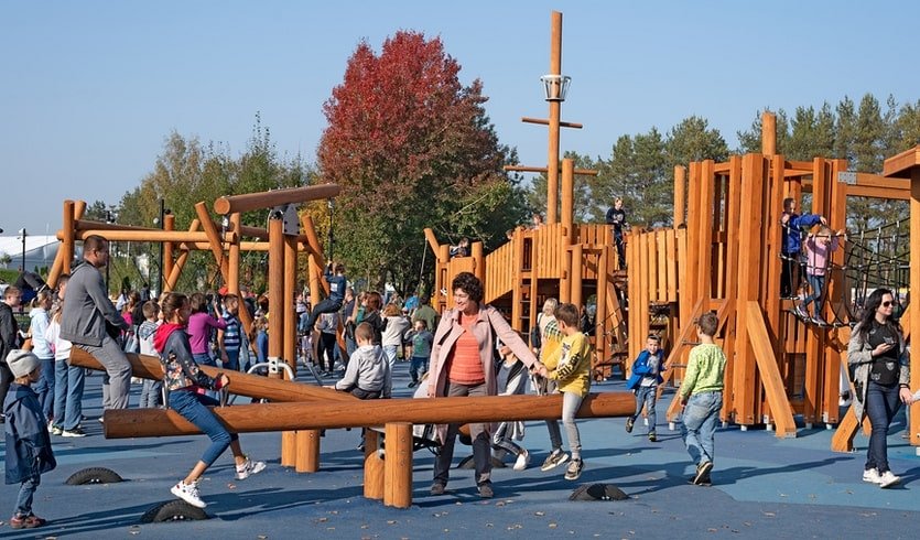 Качели на детской площадке – сборные экскурсии для школьников в Санкт-Петербурге от 1300 рублей Качели на детской площадке – сборные экскурсии для школьников в Санкт-Петербурге от 1300 рублей