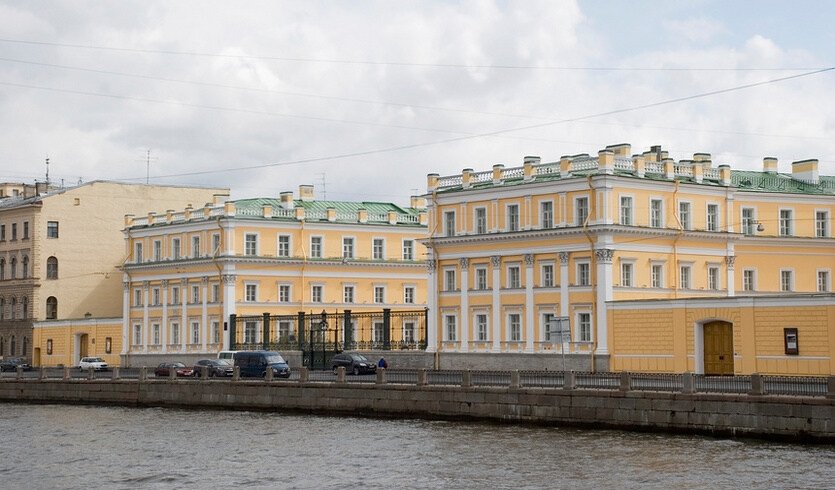 Места, где были счастливы поэты — фото № 1 — Фотобанк Лори / Александр Щепин Дача Пушкина в Царском селе — Автобусные загородные