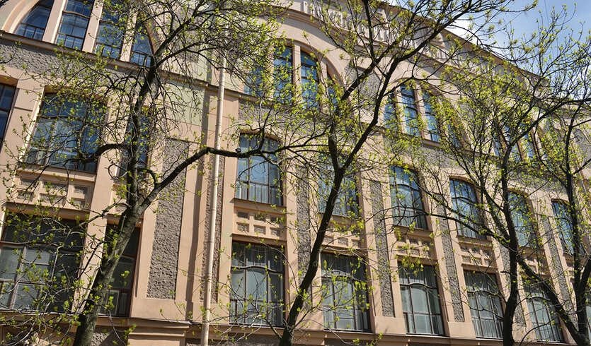 Школа Карла Мая (для групп) — Интерьерные