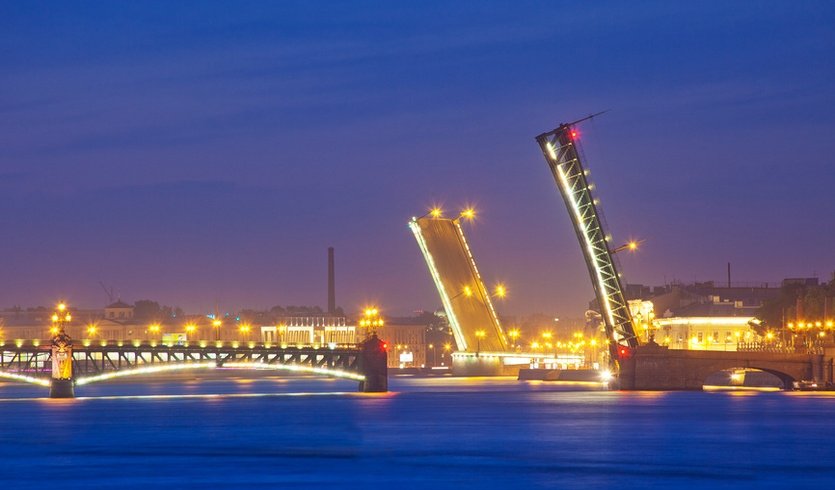 Санкт-Петербург. Вид на разведенные Троицкий и Литейный мосты – водные экскурсии по рекам и каналам Санкт-Петербург. Вид на разведенные Троицкий и Литейный мосты – водные экскурсии по рекам и каналам