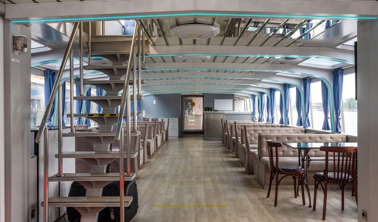 Основной зал – аренда теплохода в СПб от 17000 рублей