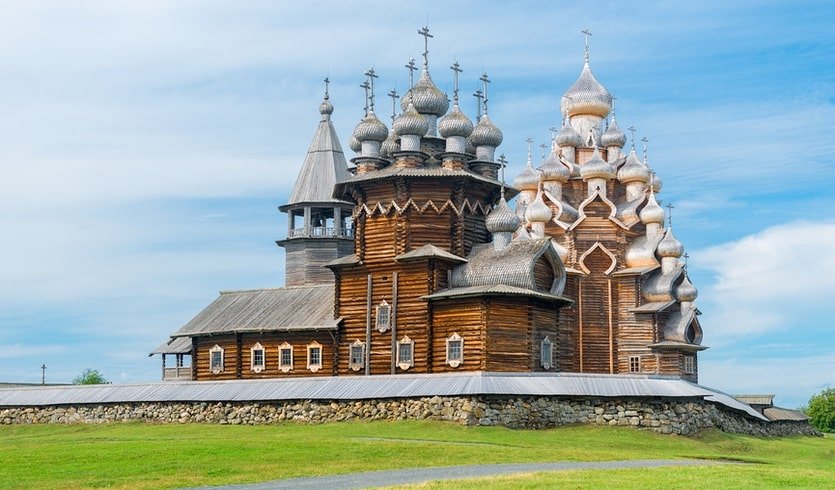 Кижский Погост две церкви колокольня и