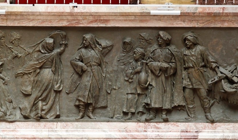 Барельеф этнографического музея – сборные экскурсии для школьников в Санкт-Петербурге от 700 рублей