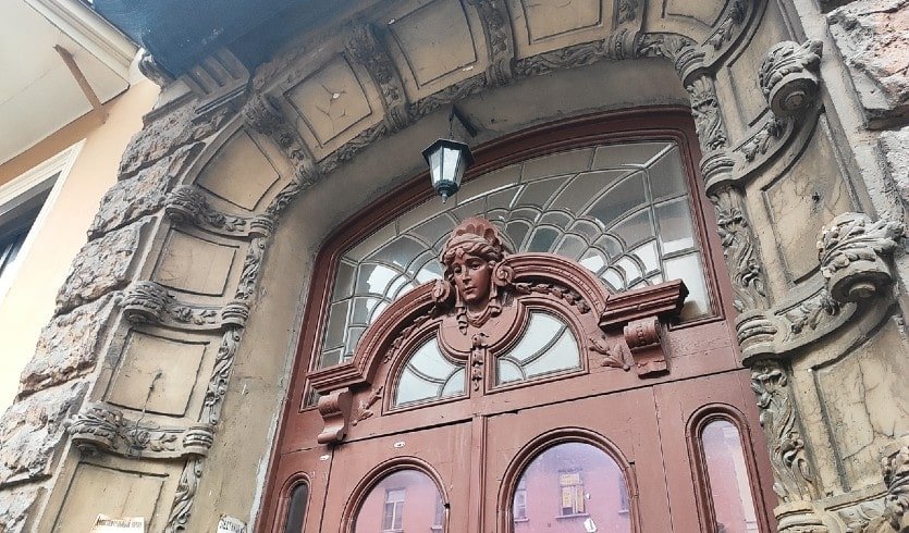 Маяковского, 36-38 – пешеходные экскурсии от 750 рублей