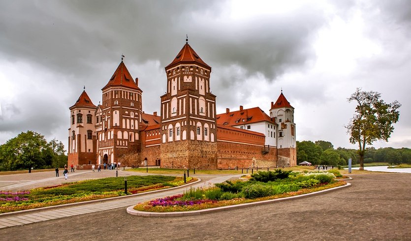 Мир – Несвиж – Минск – Хатынь – туры для школьников от 5700 рублей