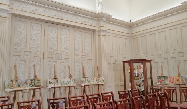 Зал с декоративными стенами – дворцы и особняки от 850 рублей