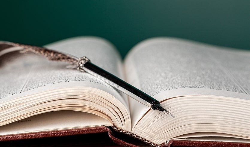 Старая книга и чернильная ручка – сборные экскурсии для школьников в Санкт-Петербурге от 700 рублей