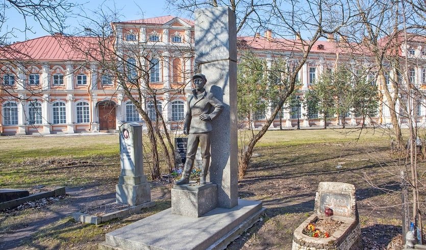 Александро-Невская лавра – пешеходные экскурсии для заказных групп от 290 рублей