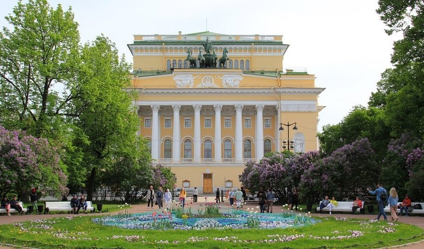 Площадь Островского – экскурсии и программы для детей от 290 рублей