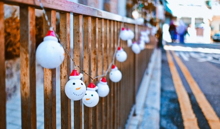 Новогодние декорации – новогодние программы для школьных групп от 2880 рублей