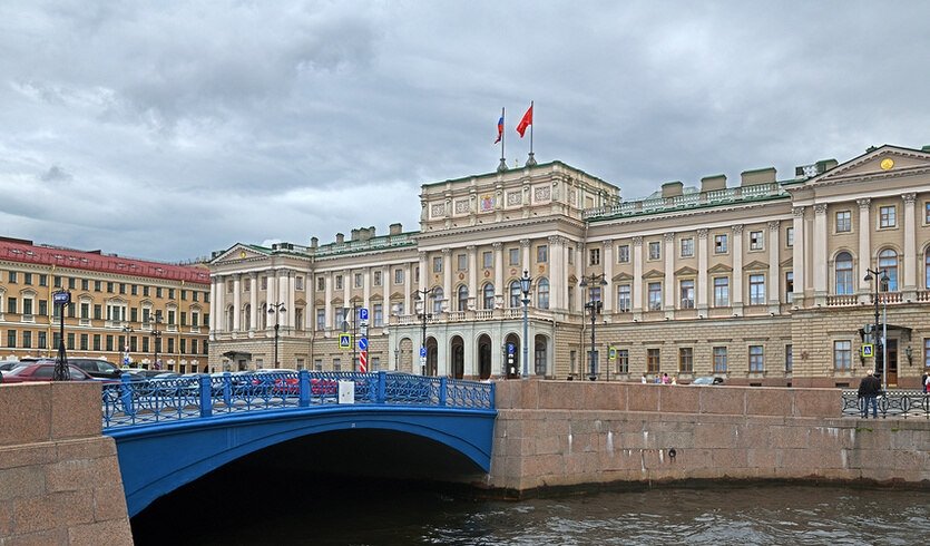 Мариинский дворец — Экскурсии для школьников в Санкт-Петербурге от 160 рублей