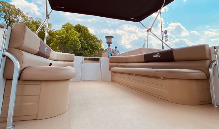 Места для сидения – водные экскурсии по рекам и каналам от 9000 рублей