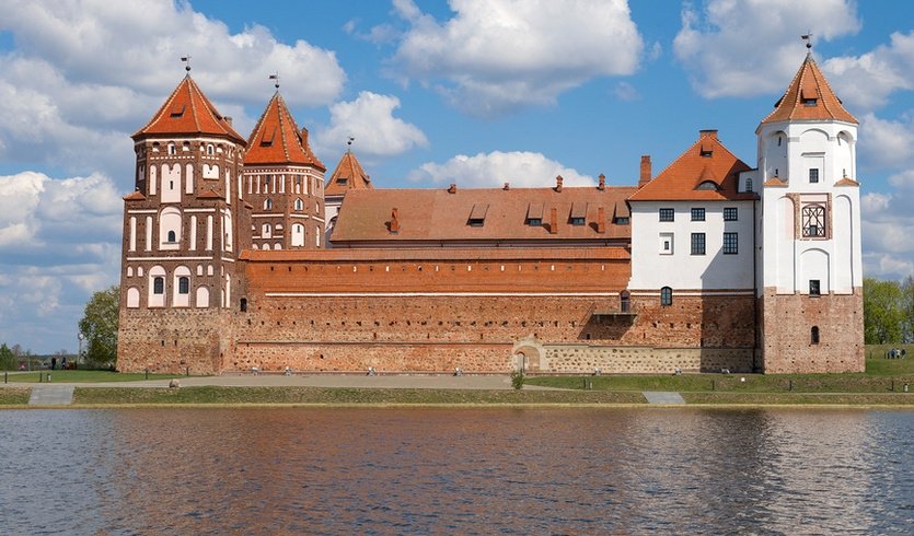 Мир – Несвиж – Минск – Хатынь – туры для школьников от 5700 рублей