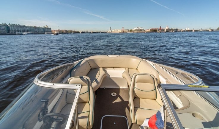 Корма катера – аренда катера в СПб от 9500 рублей Корма катера – аренда катера в СПб от 9500 рублей