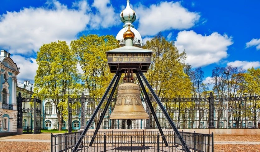 Колокол Смольного собора – сборные экскурсии для школьников в Санкт-Петербурге от 200 рублей