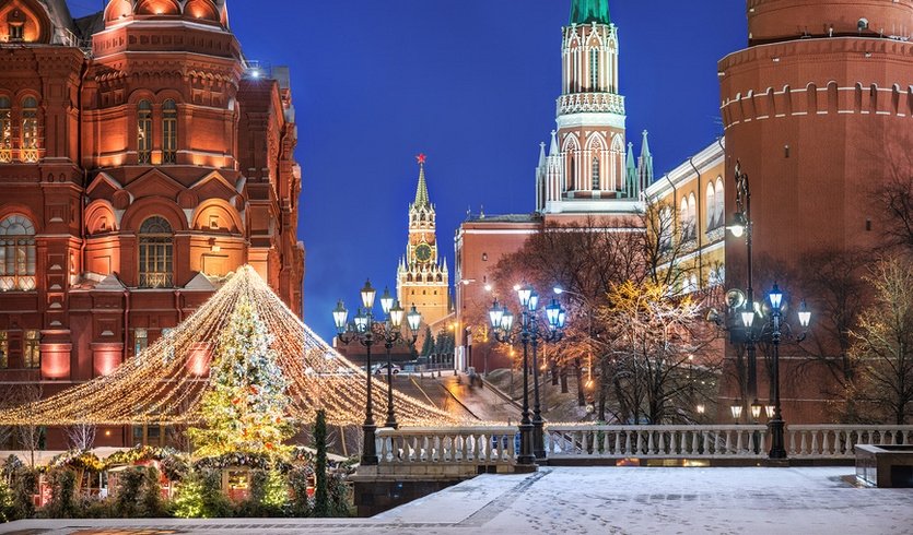 Новогодняя шкатулка.  Два города – миллион впечатлений! — Туры в СПб от 28200 рублей