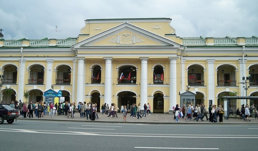 Большой Гостиный двор – пешеходные экскурсии от 800 рублей Большой Гостиный двор – пешеходные экскурсии от 800 рублей