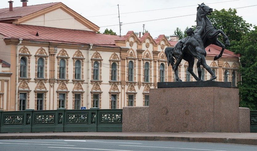 Аничков мост – пешеходные экскурсии от 1100 рублей