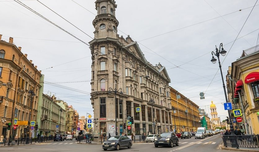 По дворам и парадным Петербурга – пешеходные экскурсии от 1050 рублей По дворам и парадным Петербурга – пешеходные экскурсии от 1050 рублей