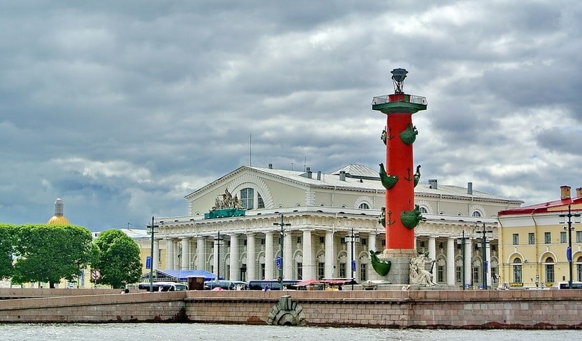 Здание Биржи. Ростральные колонны –  водные обзорные от 1600 рублей 