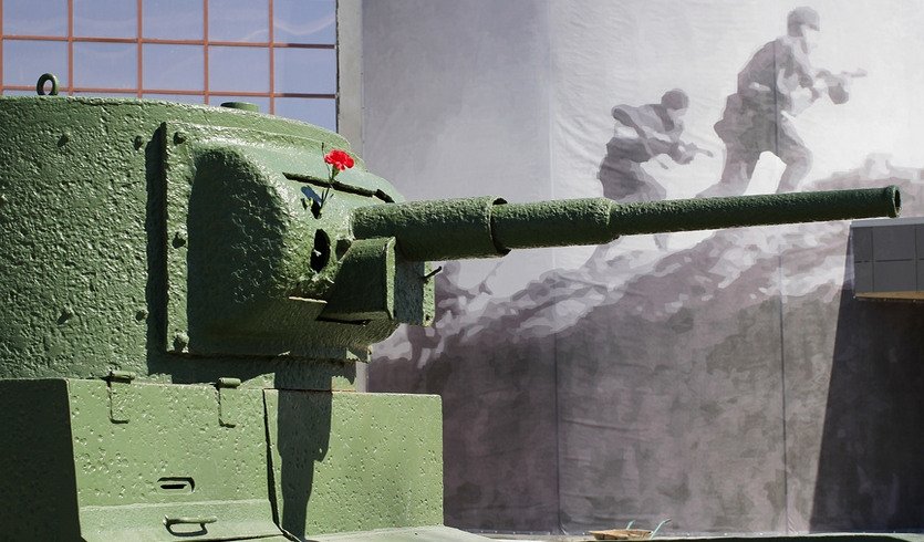 Фрагмент танка на территории Музея "Прорыв блокады Ленинграда" – экскурсии и программы для детей от 2200 рублей