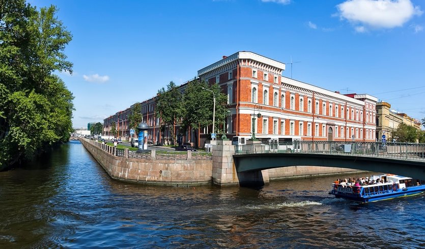 Памятники морской славы Морской столицы — фото № 1 — Фотобанк Лори / Кира Ведяничева  Памятники морской славы Морской столицы — автобусная экскурсия