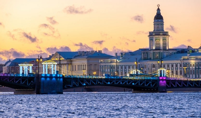 Новогоднее оформление Дорцового моста – сборные туры в Санкт-Петербург от 28150 рублей