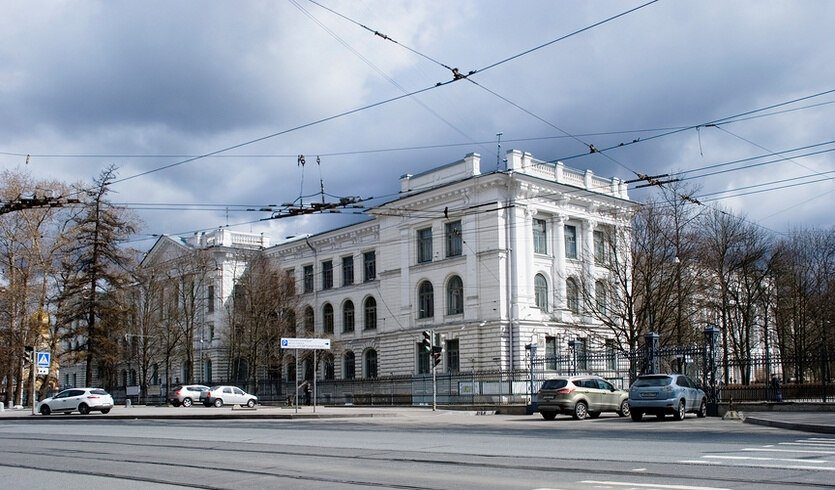 Белоколонный храм науки и культуры (Политехнический университет + музей) для групп — Интерьерные