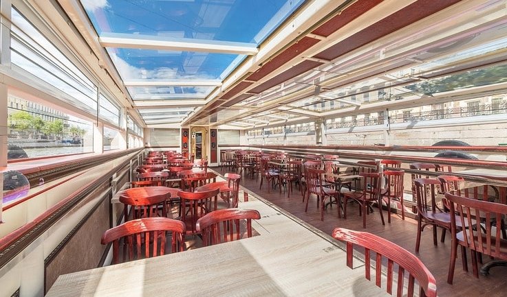 Теплоход внутри – аренда теплохода в СПб от 13000 рублей